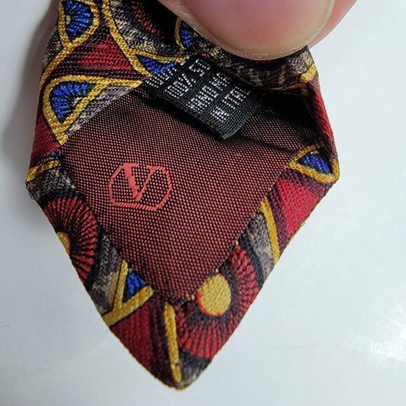Valentino Geometric Printed Silk Tie Red Hand Made Length 55" - Picture 5 of 5